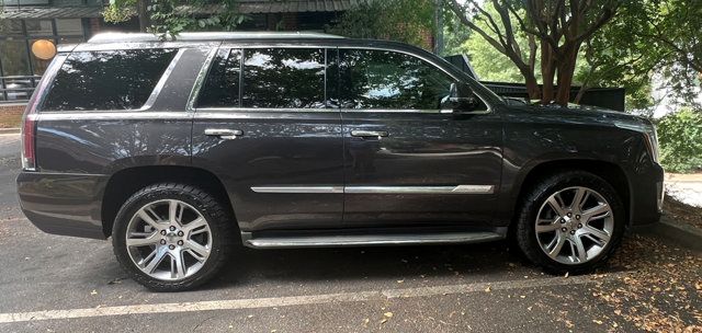 Used 2015 Cadillac Escalade Luxury AWD/4WD image 3