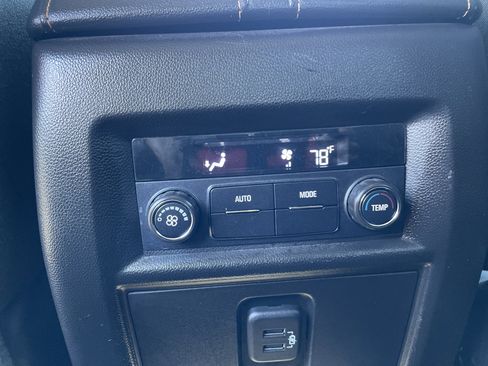 Used 2020 Chevrolet Traverse LT w/ Driver Confidence II Package image 18