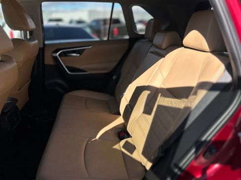 Used 2022 Toyota RAV4 XLE Premium image 7