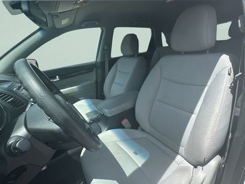 Used 2012 Kia Sorento LX w/ Convenience Pkg FWD image 11