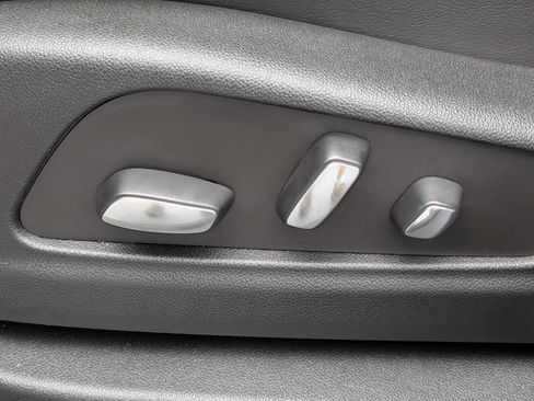 Certified 2024 Cadillac XT5 Premium Luxury FWD image 21