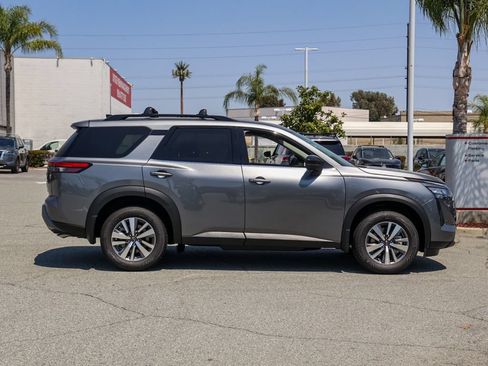 New 2026 Nissan Pathfinder SL FWD image 3