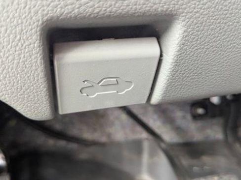 Used 2020 Nissan NV 2500 SV RWD image 31
