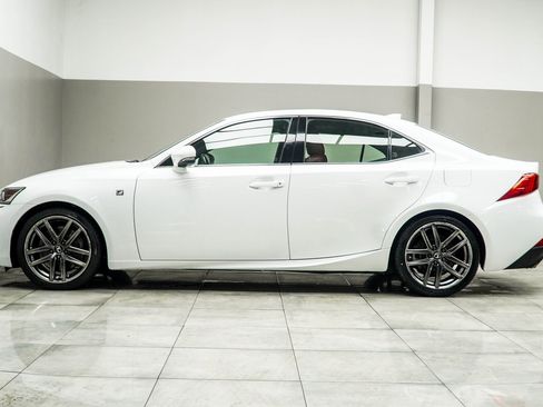 Used 2019 Lexus IS 300 image 9