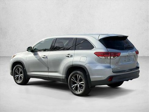 Used 2019 Toyota Highlander LE image 4