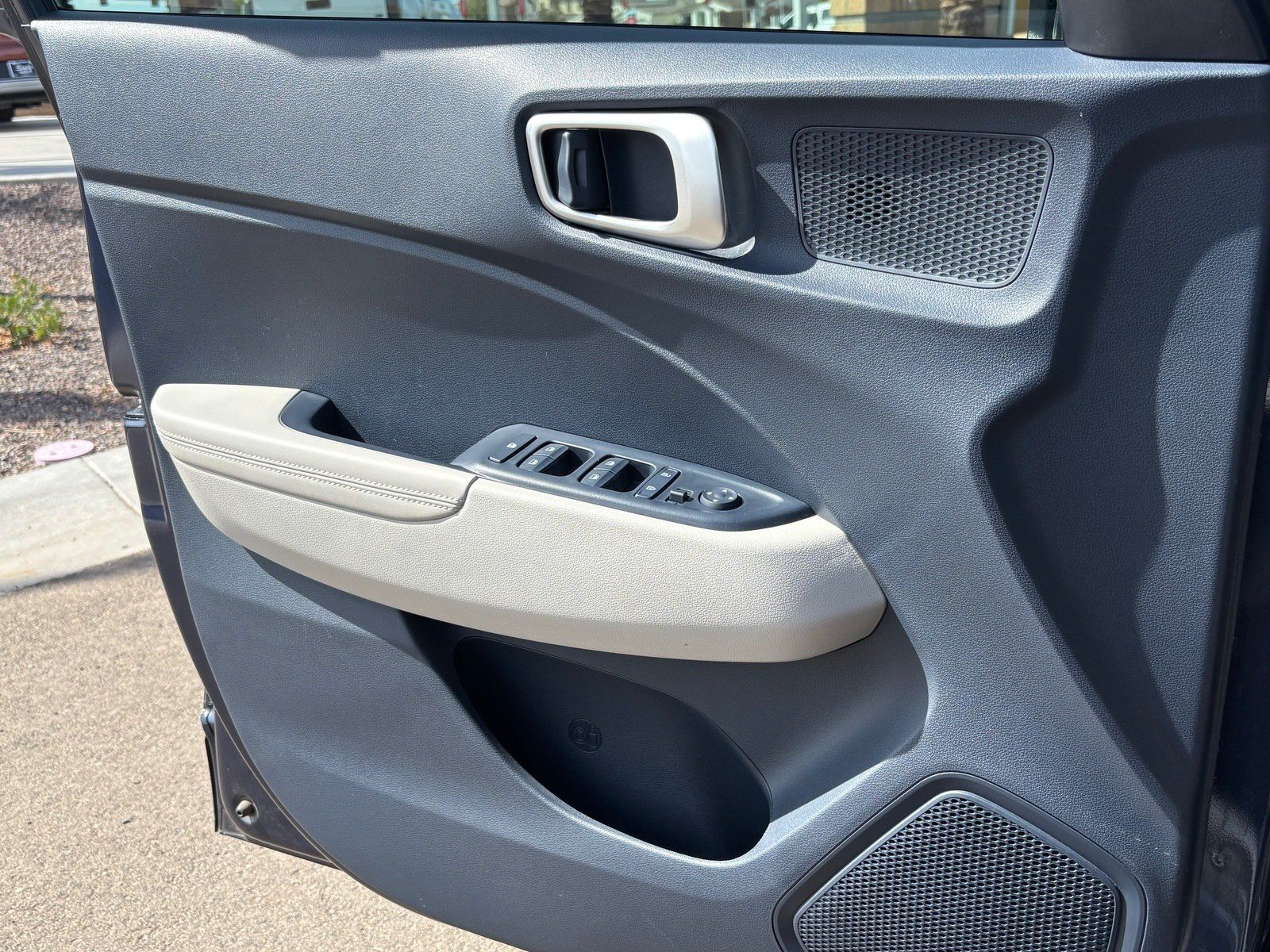 Used 2021 Hyundai Venue FWD image 11