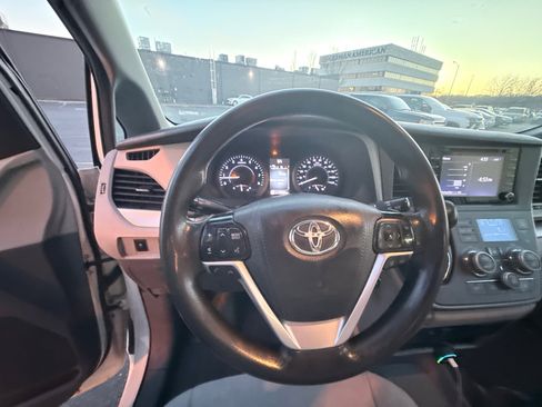 Used 2020 Toyota Sienna LE image 15