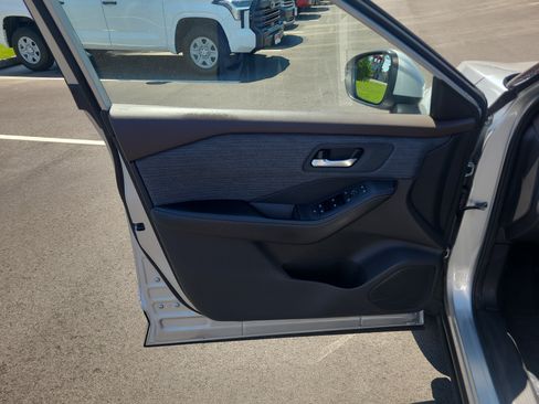 Used 2021 Nissan Rogue SV AWD/4WD image 14
