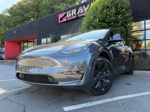 Used 2023 Tesla Model Y Long Range AWD/4WD image 2