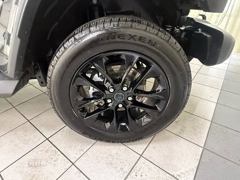 Used 2025 Jeep Wrangler Sahara image 15