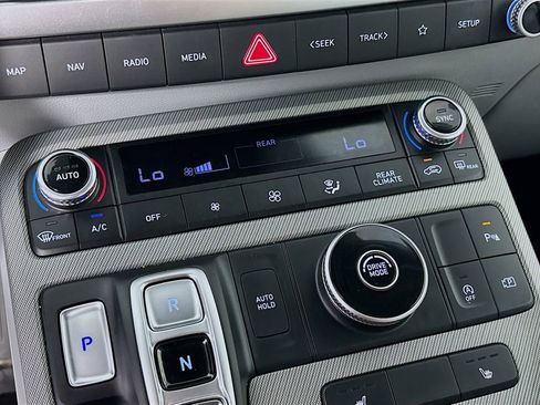 Used 2025 Hyundai Palisade SEL FWD image 17