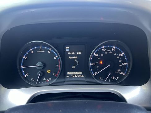 Used 2017 Toyota RAV4 XLE FWD image 18