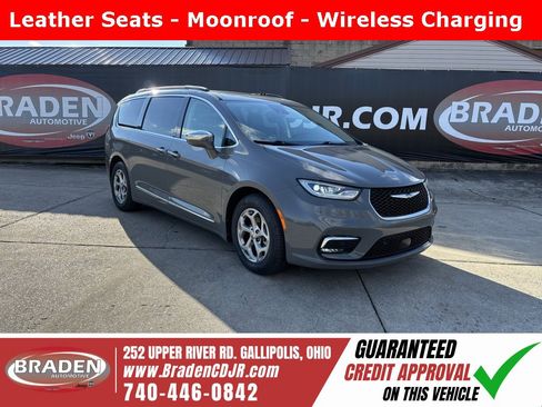 Used 2022 Chrysler Pacifica Limited image 1