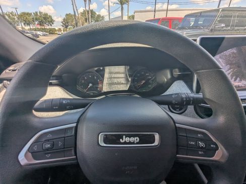 Used 2023 Jeep Compass Sport AWD/4WD image 10