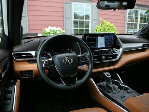 Used 2021 Toyota Highlander Platinum AWD/4WD image 14