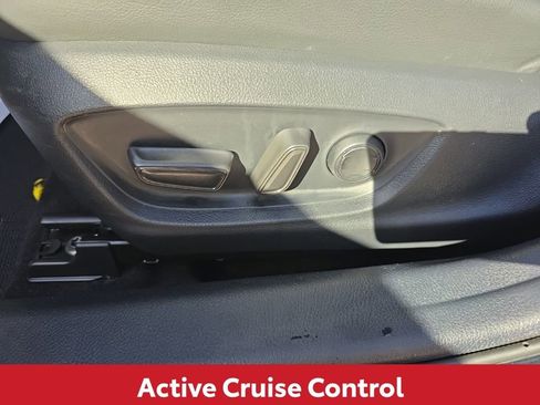 Used 2023 Toyota Camry SE image 19