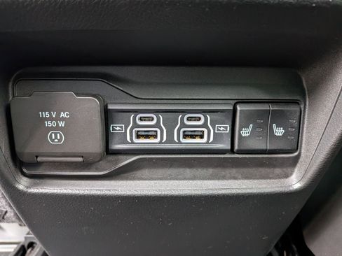 Used 2024 Jeep Grand Cherokee Limited w/ Black Appearance Package AWD/4WD image 26