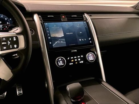 Certified 2025 Land Rover Discovery Dynamic SE AWD/4WD image 5