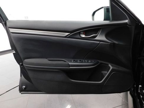 Used 2018 Honda Civic Sport image 12