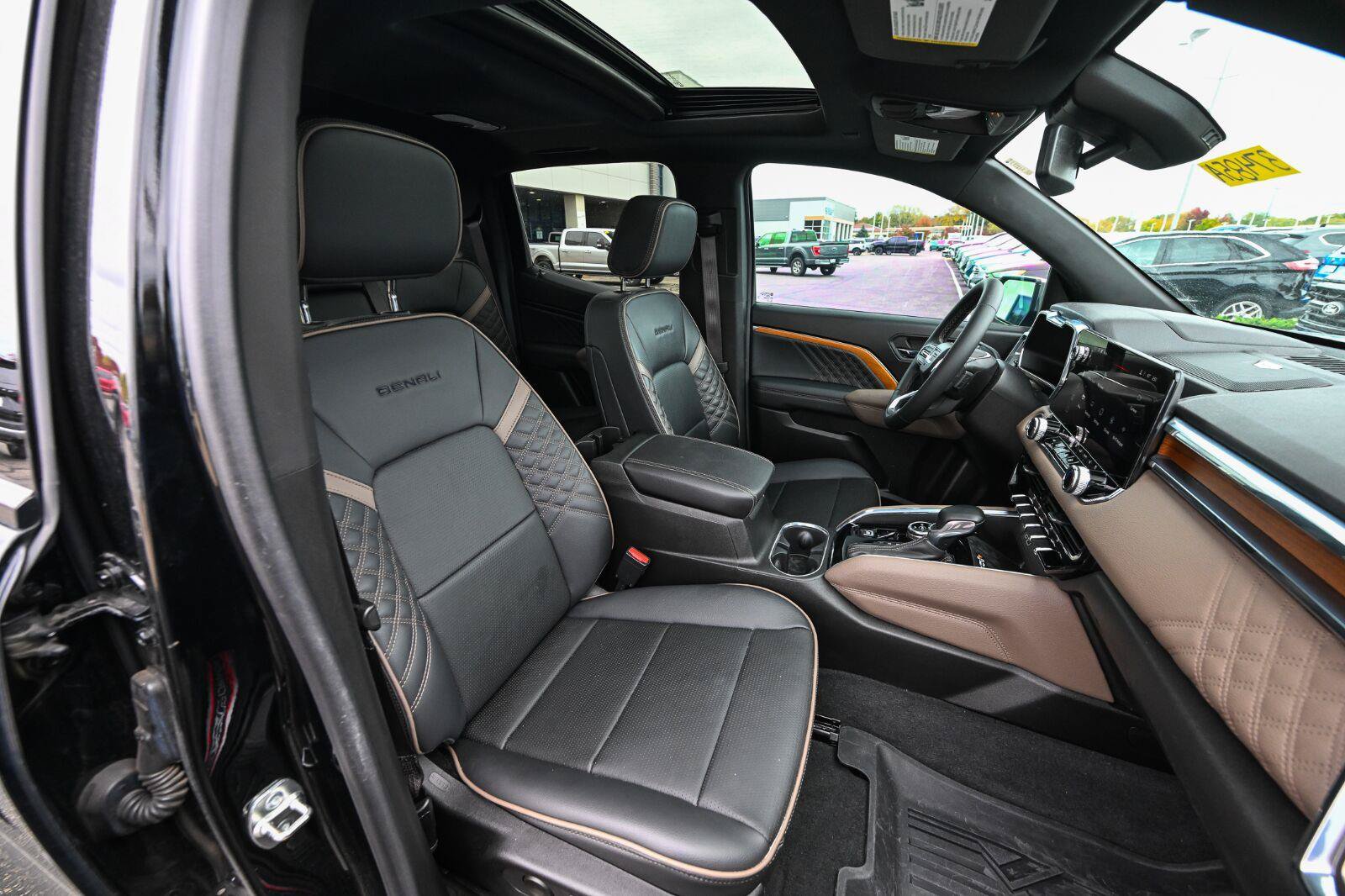 Used 2024 GMC Canyon Denali w/ LPO, Denali Black Edition AWD/4WD image 26