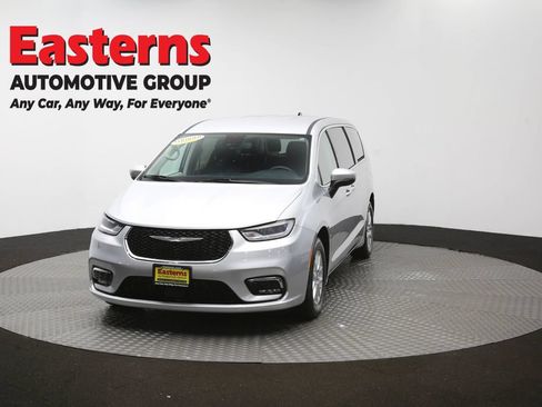 Used 2023 Chrysler Pacifica Touring-L FWD image 56