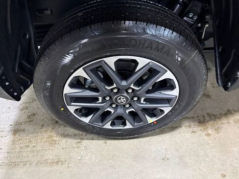 New 2026 Toyota Tundra Limited AWD/4WD image 18