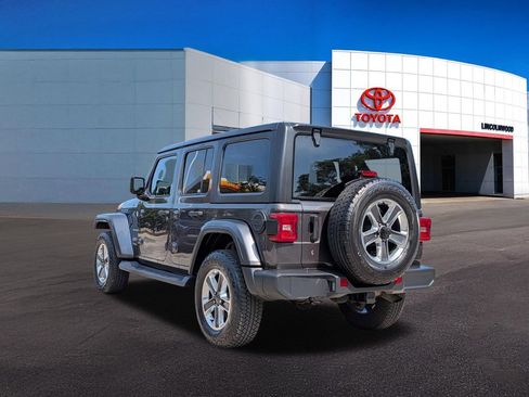 Used 2018 Jeep Wrangler Unlimited Sahara w/ LED Lighting Group AWD/4WD image 12