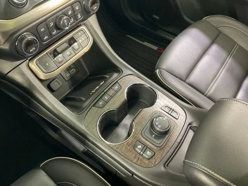 Used 2023 GMC Acadia Denali w/ Trailering Package AWD/4WD image 15