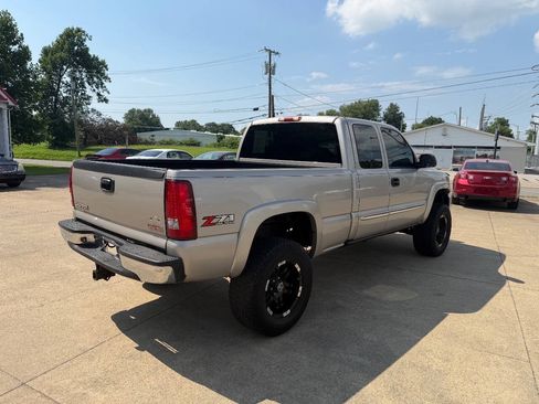 Used 2005 GMC Sierra 1500 SLE w/ Light Duty Power Package AWD/4WD image 5