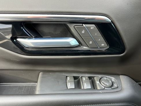 Used 2025 Chevrolet Tahoe Z71 image 12