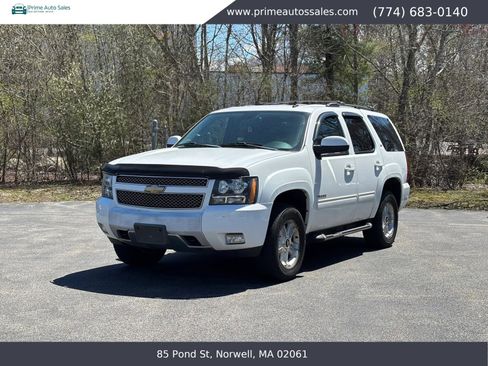 Used 2011 Chevrolet Tahoe LT w/ Luxury Package AWD/4WD image 2