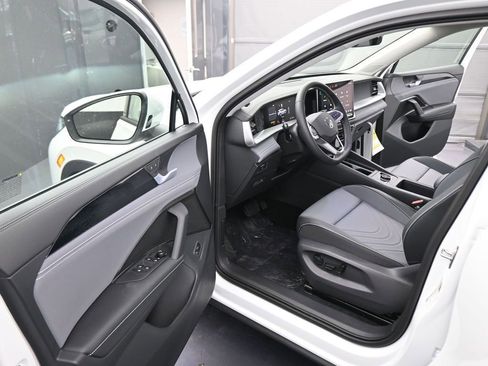 New 2026 Volkswagen Tiguan SE AWD/4WD image 38