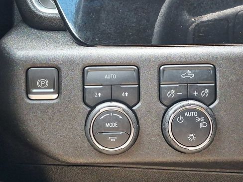 Used 2023 Chevrolet Silverado 1500 LT AWD/4WD image 26