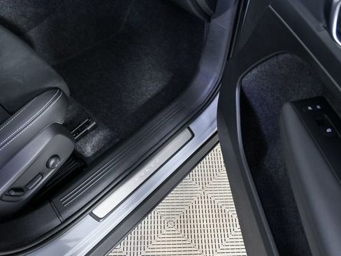 Certified 2025 Volvo XC40 B5 Plus image 26