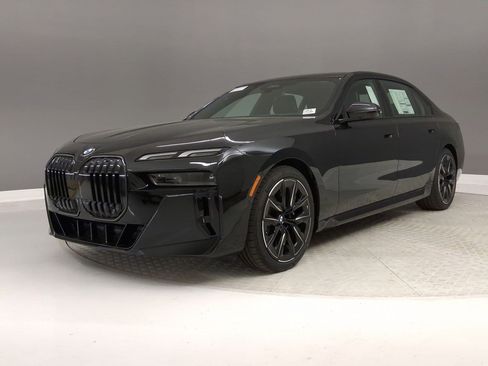 New 2026 BMW 740i w/ Premium Package image 31