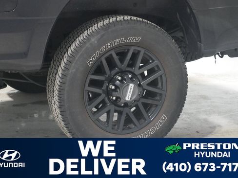 Used 2022 Ford F250 Lariat w/ Black Appearance Package image 26