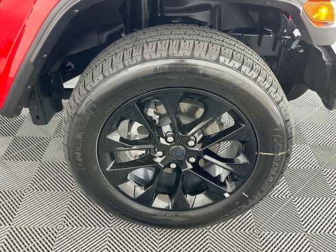 Used 2025 Jeep Wrangler Sahara w/ Safety Group image 11