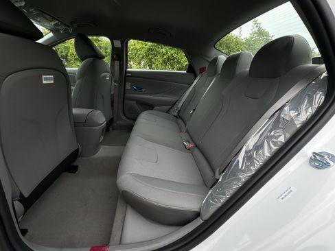 New 2026 Hyundai Elantra SE FWD image 25