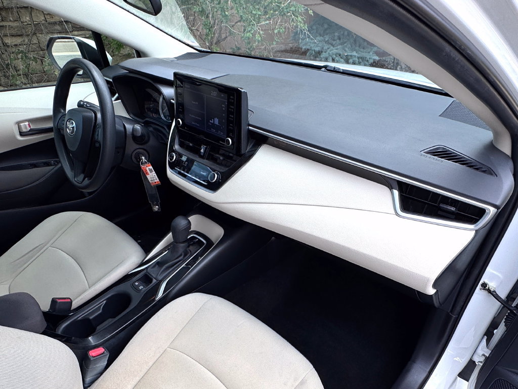 Used 2022 Toyota Corolla LE FWD image 33