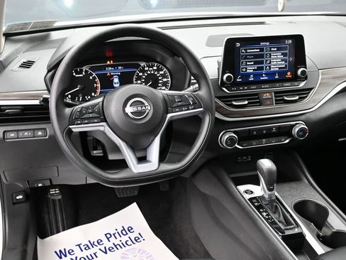 Used 2025 Nissan Altima 2.5 SV image 28