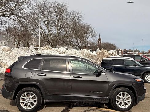 Used 2016 Jeep Cherokee Latitude image 1