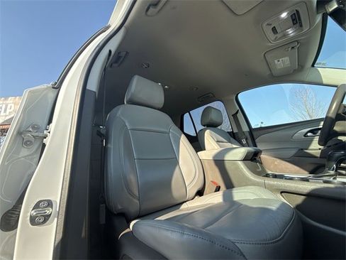 Used 2020 Chevrolet Traverse LT w/ LT Premium Package image 25