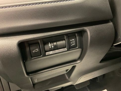 Used 2025 Subaru Forester Premium AWD/4WD image 20