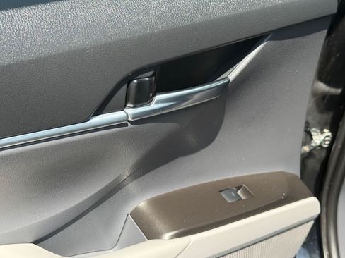 Used 2022 Toyota Camry LE w/ Carpet Mat Package (TMS) FWD image 8