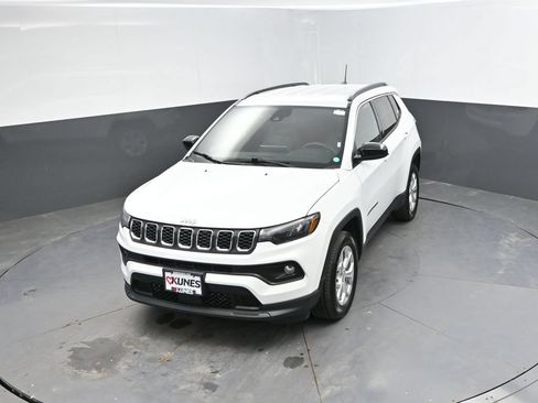 Used 2024 Jeep Compass Latitude AWD/4WD image 27