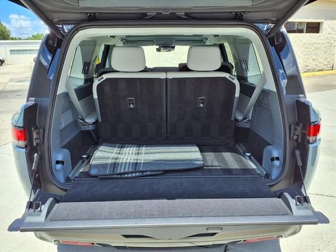 Used 2025 Rivian R1S Premium AWD/4WD image 17