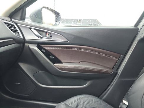Used 2018 MAZDA MAZDA3 Grand Touring image 23