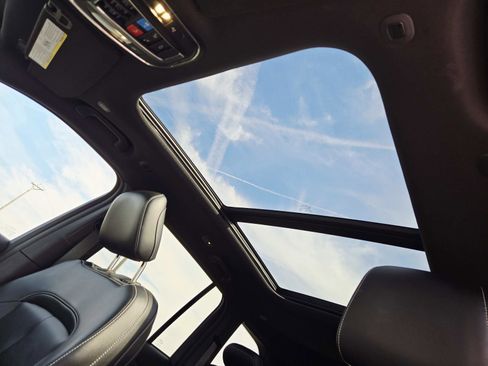 Used 2024 Jeep Grand Cherokee Limited image 10