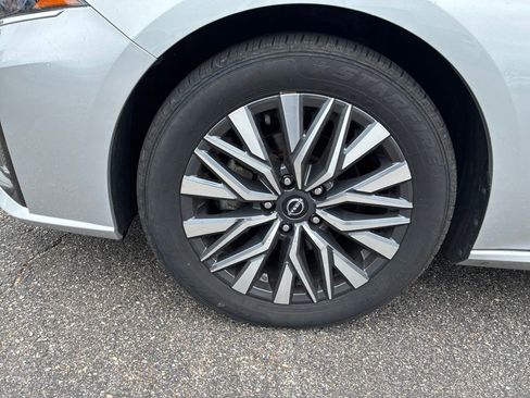 Used 2024 Nissan Altima 2.5 SV FWD image 10