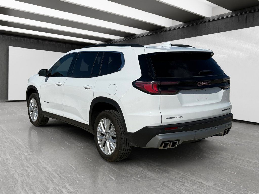 Used 2026 GMC Acadia Elevation w/ Elevation Premium Package FWD image 3
